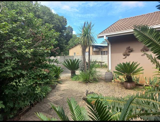 3 BEDROOM FREEHOLD FOR SALE IN RENSBURG